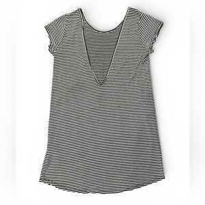 Windsor Striped Deep V-Neck Top/Tunic Black & White Women’s Size Medium